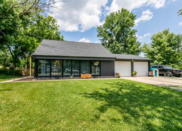 Property at 7821 E Southern Dr, Columbia, MO 65201, 3 beds, 2 baths