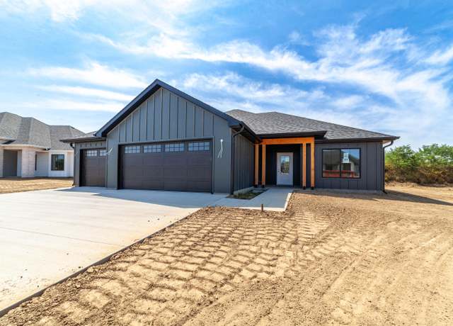 Property at 4508 Royal County Rd, Columbia, MO 65201, 3 beds, 2 baths