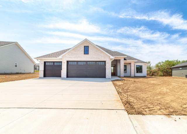 Property at 4512 Royal County Rd, Columbia, MO 65201, 3 beds, 2 baths