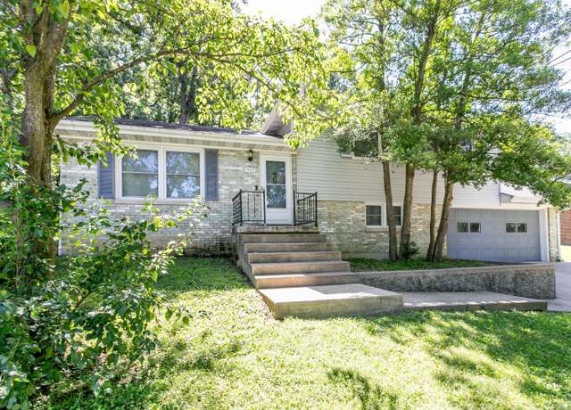 Property at 405 Gateway Dr, Jefferson City, MO 65109, 3 beds, 2.5 baths