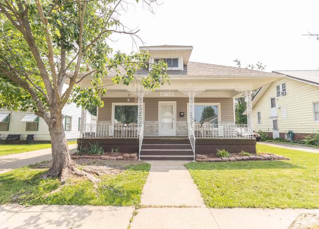 Property at 504 Cleveland Ave, Moberly, MO 65270, 3 beds, 1.5 baths