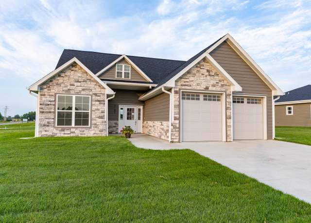 Property at 2107 Vinny Ave, Moberly, MO 65270, 5 beds, 3 baths