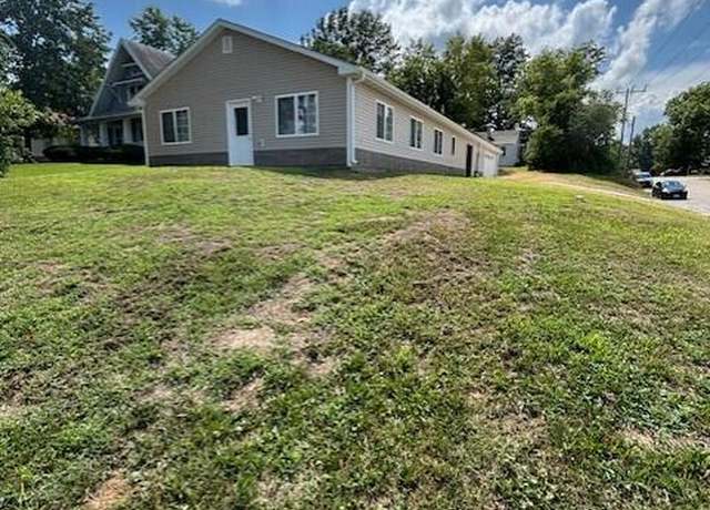 Property at 1021 N Bluff St, Fulton, MO 65251, 3 beds, 2 baths