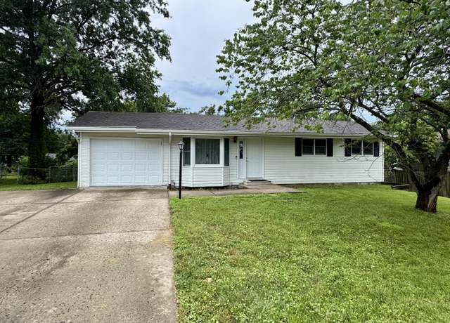 Property at 8210 W Trails West Dr, Columbia, MO 65202, 3 beds, 2.5 baths