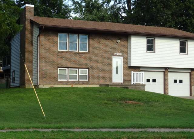 Property at 2008 Sunflower St, Columbia, MO 65202, 4 beds, 2.5 baths