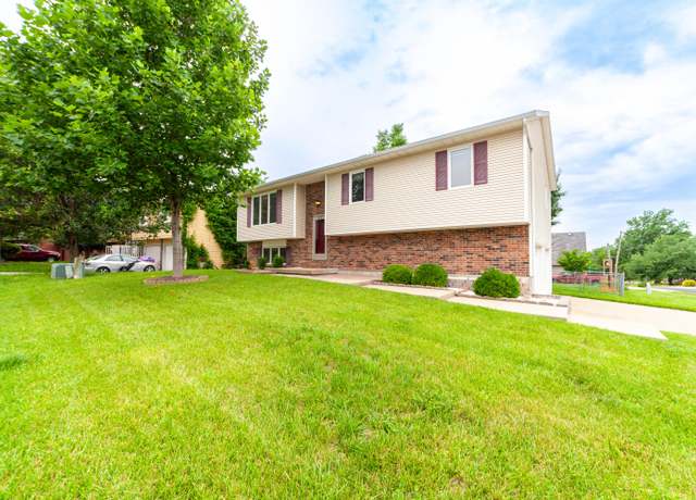 Property at 2107 Winchester Dr, Columbia, MO 65202, 3 beds, 3 baths