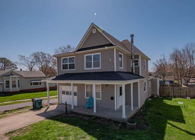 Property at 532 Vincil St, Moberly, MO 65270, 4 beds, 1.5 baths