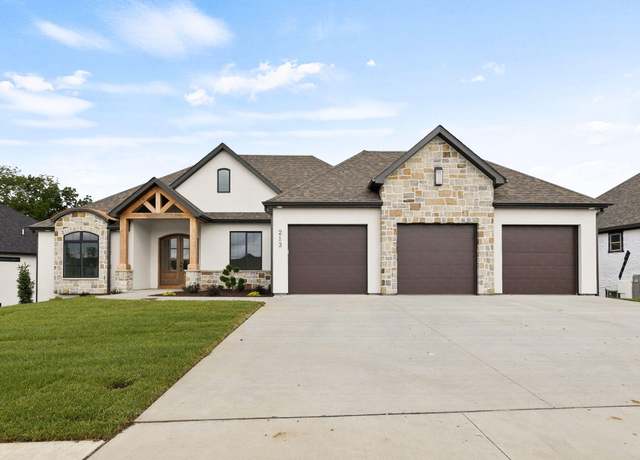 Property at 213 Walton Heath Dr, Columbia, MO 65201, 5 beds, 3.5 baths