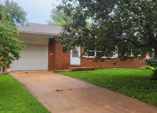 Property at 104 Pinewood Dr, Columbia, MO 65203, 3 beds, 1.5 baths