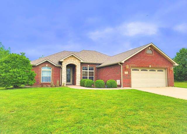 Property at 1601 Ballentine Ln, Columbia, MO 65201, 3 beds, 2 baths