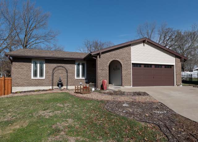 Property at 920 Maurwood Cir, Moberly, MO 65270, 5 beds, 3 baths