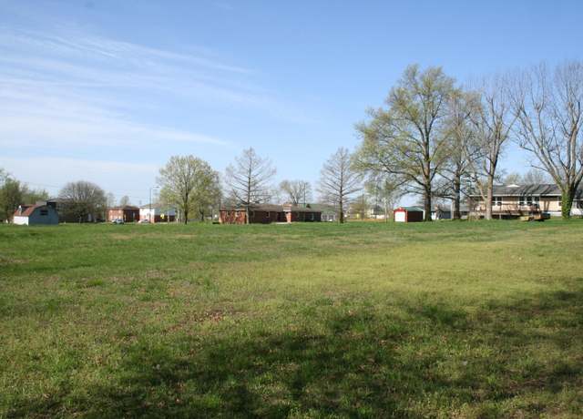 Property at 1312 N Lake OF The Wood Rd, Columbia, MO 65202, 3 beds, 1.5 baths