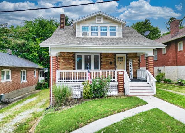 Property at 304 Vista Rd, Jefferson City, MO 65109, 3 beds, 2 baths