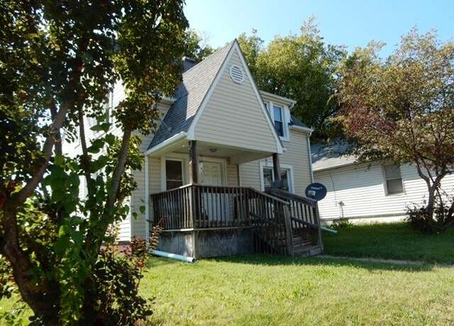 Property at 501 N Providence Rd, Columbia, MO 65203, 3 beds, 1 bath