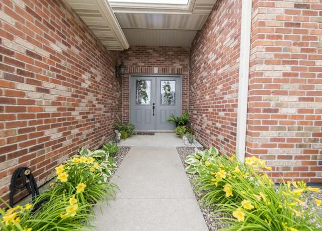 Property at 3903 Ivanhoe Blvd, Columbia, MO 65203, 2 beds, 2 baths