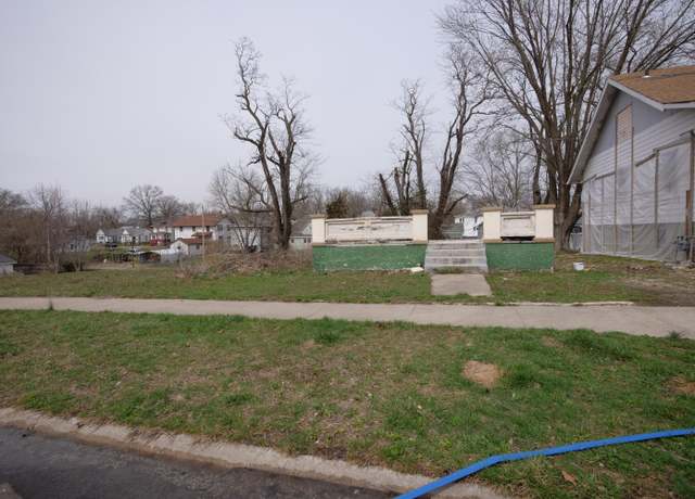 Property at 841 W Coates St, Moberly, MO 65270