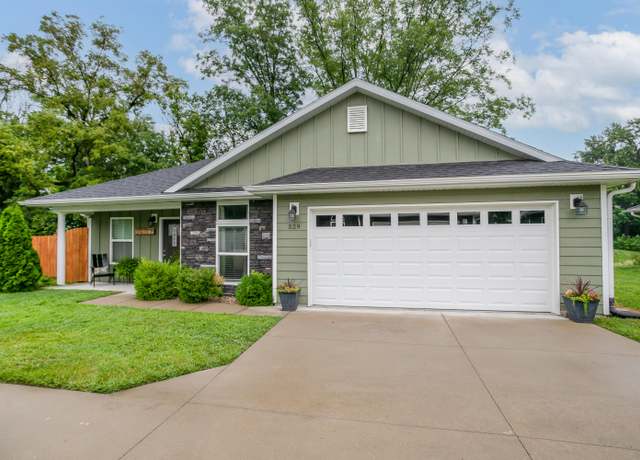 Property at 529 Jefferson Ave, Moberly, MO 65270, 3 beds, 2 baths
