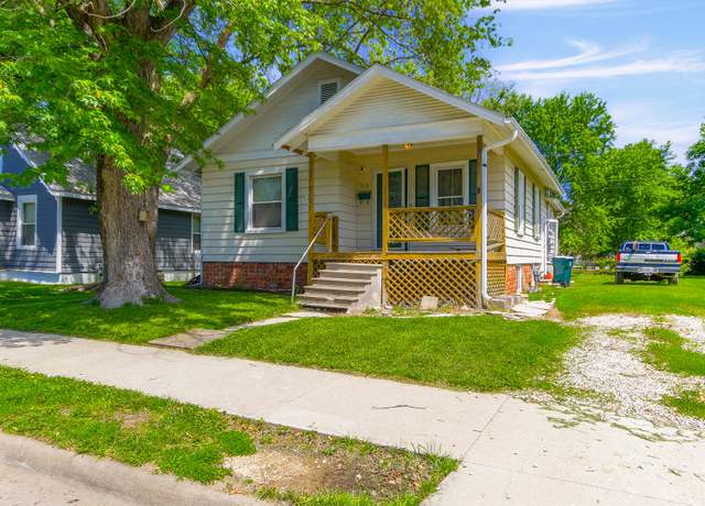 Property at 512 Monroe Ave Ave, Moberly, MO 65270, 2 beds, 1 bath