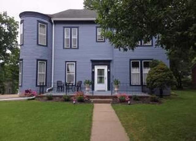 Property at 825 4th St, Boonville, MO 65233, 5 beds, 2 baths