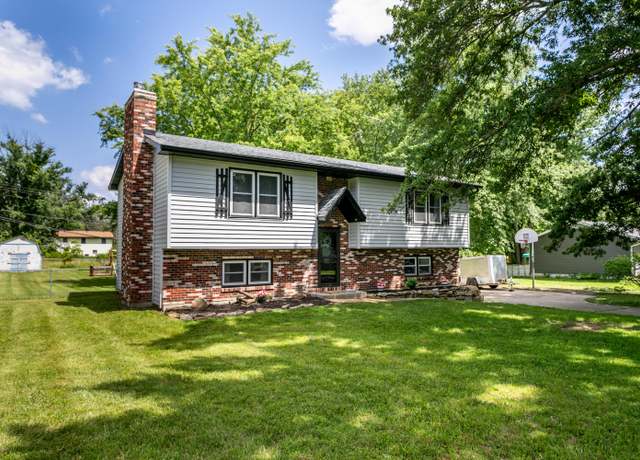 Property at 520 N Broadview Ct, Columbia, MO 65201, 3 beds, 1.5 baths