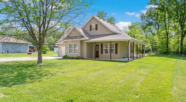 Photo of 110 Oak Ln, Hallsville, MO 65255