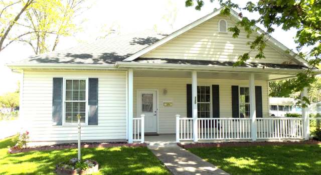 Photo of 320 S Jefferson St, Centralia, MO 65240