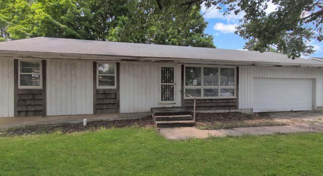 Photo of 28 E Rosehill St, Marshall, MO 65340