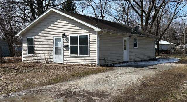 Photo of 423 N Hickman St, Centralia, MO 65240