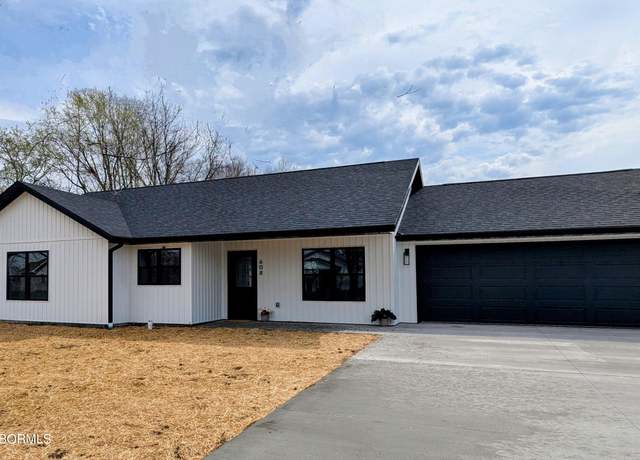 Property at 608 E 15th St, Eldon, MO 65026, 3 beds, 2 baths