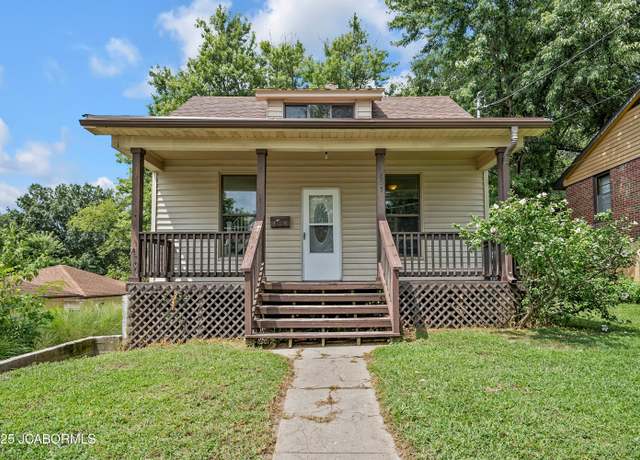 Property at 207 Pierce St, Jefferson City, MO 65101, 2 beds, 1 bath