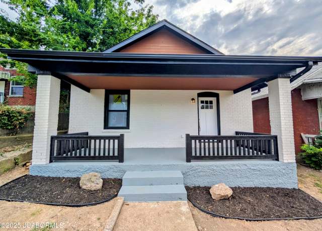 Property at 1104 E High St, Jefferson City, MO 65101, 3 beds, 1 bath