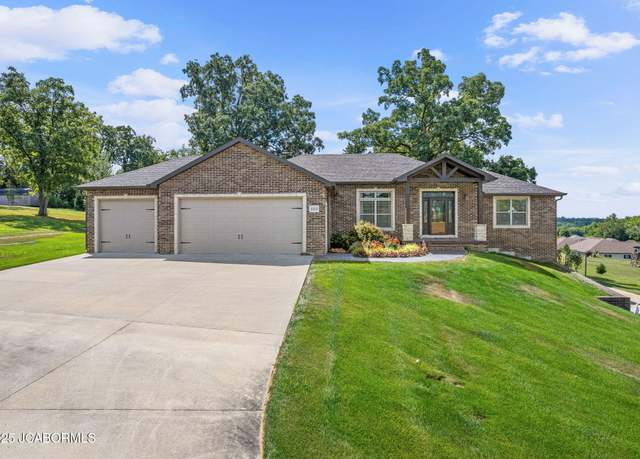 Property at 1213 Pleasant Valley Dr, Jefferson City, MO 65109, 5 beds, 3 baths