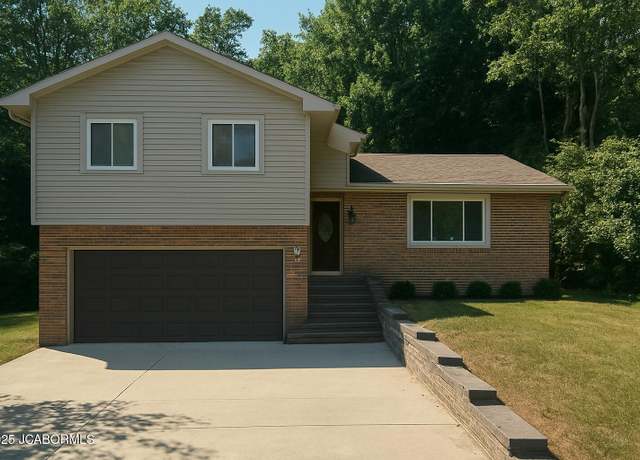 Property at 516 Roland St, Jefferson City, MO 65101, 3 beds, 2.5 baths