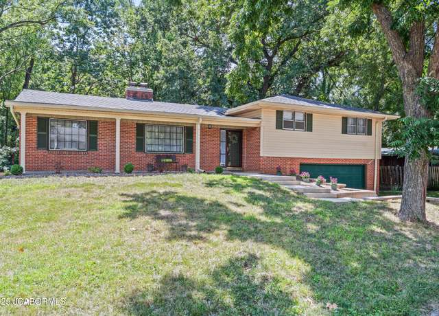 Property at 2643 Sue Dr, Jefferson City, MO 65109, 5 beds, 3 baths