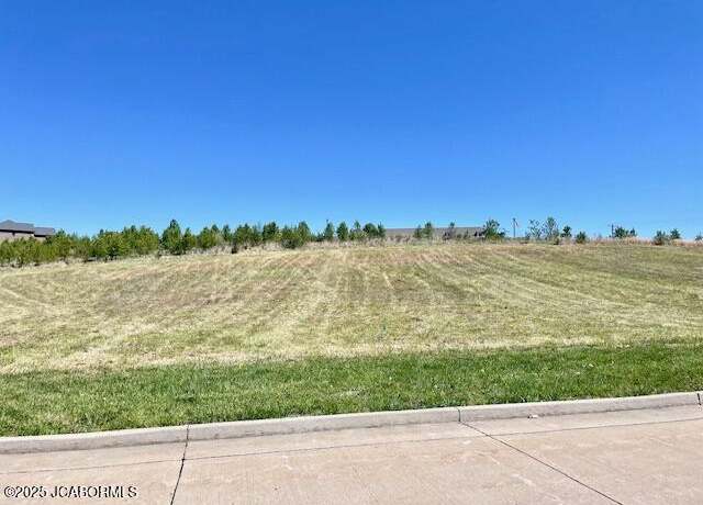 Property at 319 Covered Wagon Rd, Jefferson City, MO 65109