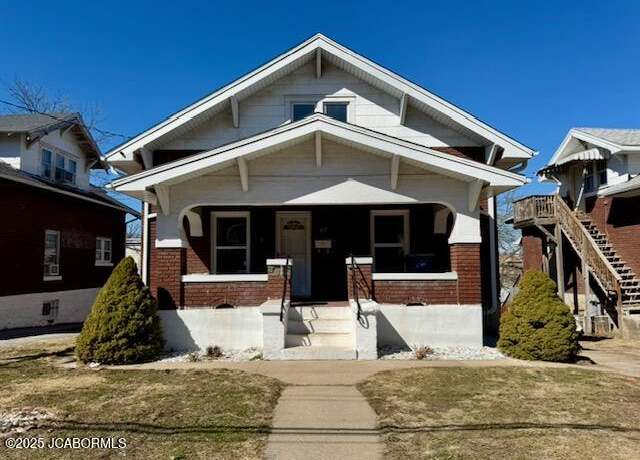 Property at 712 Monroe St, Jefferson City, MO 65101, 5 beds, 2 baths