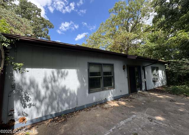 Property at 1210 Ellis Blvd, Jefferson City, MO 65101, 2 beds, 2 baths