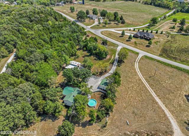 Property at 5610 Roling Rd, Jefferson City, MO 65101, 5 beds, 2.5 baths