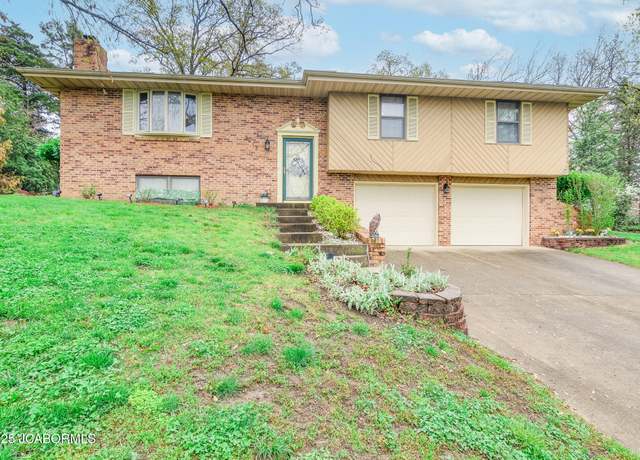 Property at 2413 Parkcrest Dr, Jefferson City, MO 65101, 3 beds, 2.5 baths