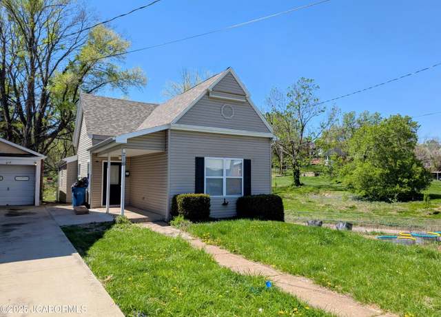 Property at 216 E Ashley St, Jefferson City, MO 65101, 3 beds, 2 baths
