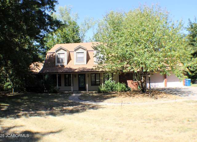 Property at 1128 Boonville Rd, Jefferson City, MO 65109, 4 beds, 3.5 baths