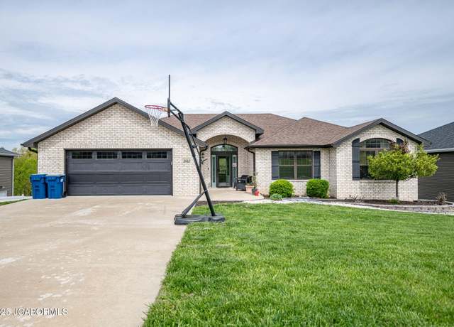 Property at 2042 Trenton Ct, Jefferson City, MO 65109, 4 beds, 3 baths