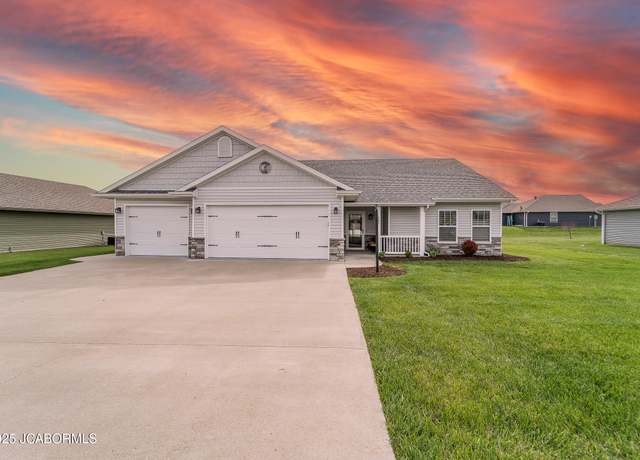 Property at 385 Dover Dr, Holts Summit, MO 65043, 3 beds, 2 baths
