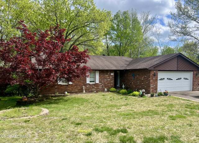 Property at 1110 Cimarron Dr, Jefferson City, MO 65101, 4 beds, 3 baths