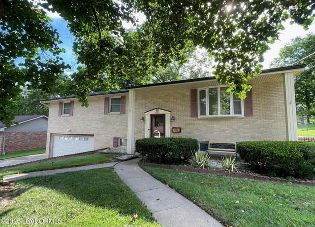 Property at 402 Belair Dr, Jefferson City, MO 65101, 3 beds, 2.5 baths