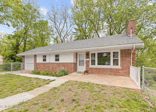 Property at 1329 E High St, Jefferson City, MO 65101, 2 beds, 1.5 baths