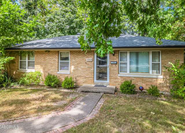 Property at 1313 Isom Dr, Jefferson City, MO 65101, 4 beds, 2 baths
