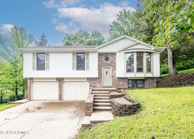 Property at 2413 Colonial Hills Rd, Jefferson City, MO 65109, 3 beds, 2.5 baths