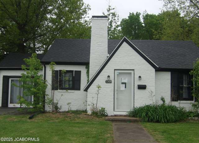 Property at 1300 S Morris St, Mexico, MO 65265, 3 beds, 2 baths
