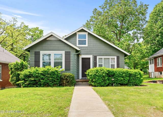 Property at 1110 Lee St, Jefferson City, MO 65101, 3 beds, 1 bath